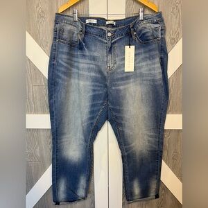B9.3 NWT VIGOSS Thompson Mid Rise Tomboy Jean 24 • •27” Inseam •12” rise